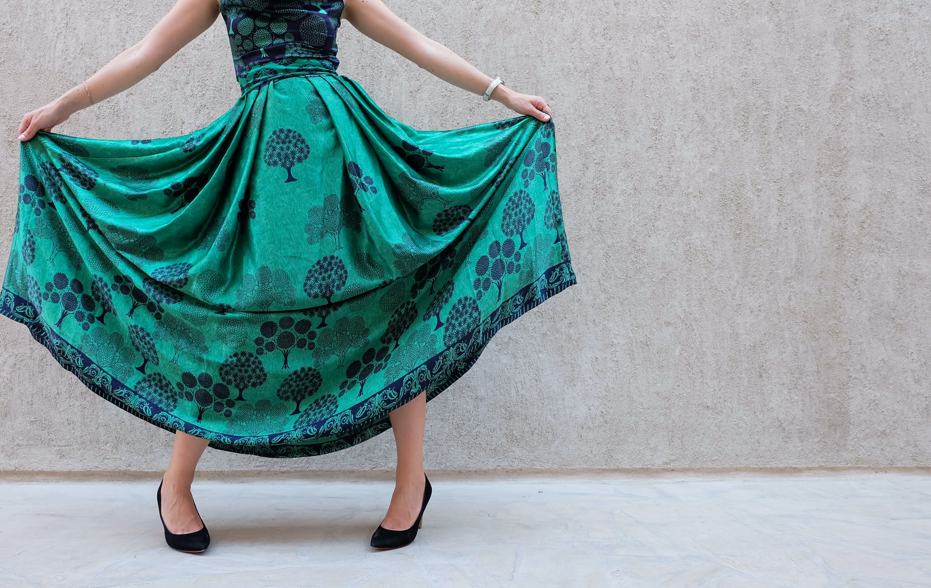 5 Tips To Wear Long Skirts Body Design Style